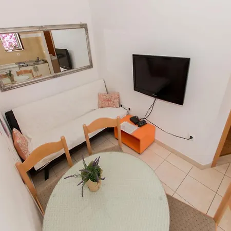 Apartment Srzi 1 - 200 M From Sea *