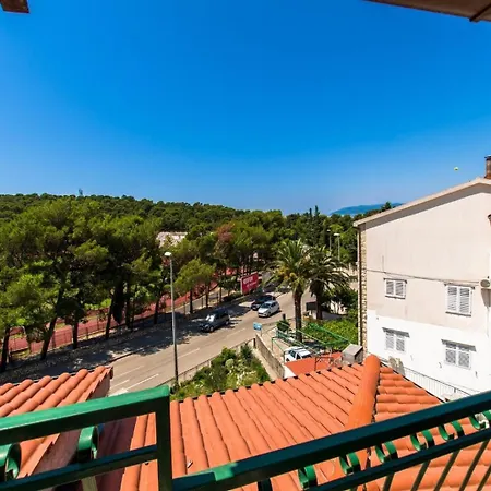 Srzi 1 - 200 M From Sea Makarska
