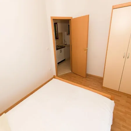 Srzi 1 - 200 M From Sea Apartment
