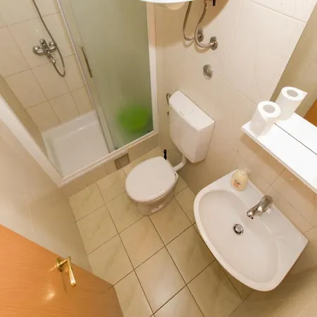 Srzi 1 - 200 M From Sea Apartment Makarska