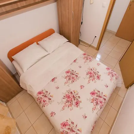 Srzi 1 - 200 M From Sea Apartment