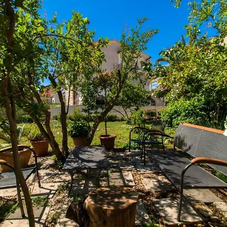 Srzi 1 - 200 M From Sea Apartment Makarska