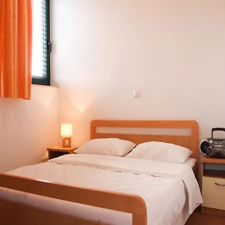 Srzi 1 - 200 M From Sea Apartment