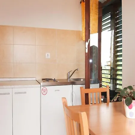 Srzi 1 - 200 M From Sea Apartment *