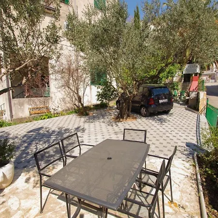 Apartment Srzi 1 *